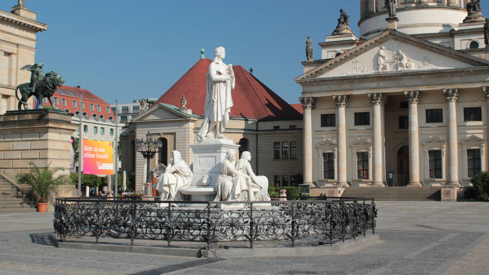 Gendarmenmarkt Schillerbrunnen